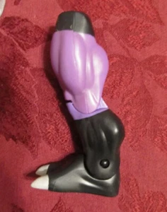 DC Universe 2010 VALIDUS LEFT LEG PIECE Loose (Starman) 6" BAF *Scraped* - Picture 1 of 1