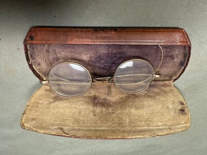 Anteojos vintage redondos con borde de alambre dorado para niños con estuche - Imagen 1 de 8