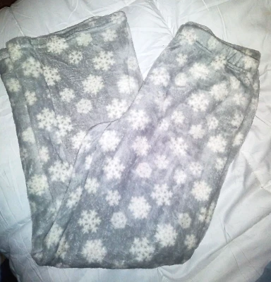 Super Soft Donna Loren Gray & White Fleece Pajama Pants Snowflake NWOT Small - Image 1 of 2