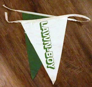Bandera publicitaria de plástico de 17" de largo con cortadoras de césped vintage para niños cortadoras de césped - Imagen 1 de 1