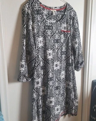 Camisón Soma XL blanco y negro ropa de dormir cómoda  Foto 1 de 4