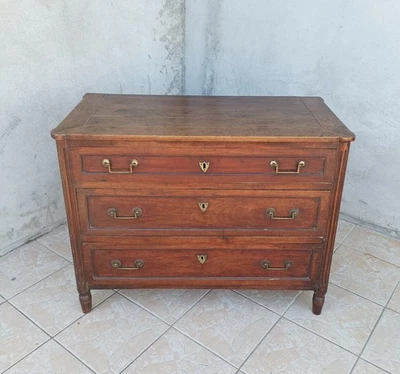 Commode époque Louis XVI en noyer - Photo 1/4