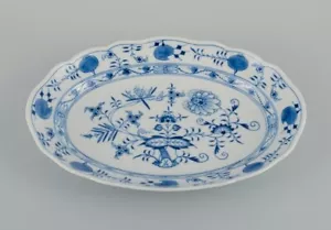 Meissen, piatto ovale Blue Onion in porcellana. Circa 1900. - Foto 1 di 6