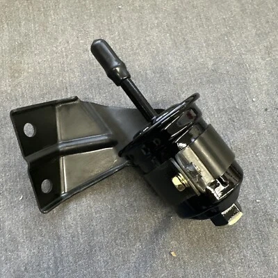 Mitsubishi 1997-2004 Diamante Fuel Filter Engine OEM MR312723 - Image 1 of 3