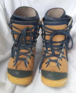 MOTO Snowboard Boots - Women's Size 10 - Picture 1 of 1