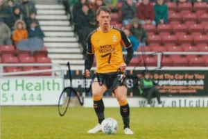 FOTO 6X4 FIRMADA A MANO POR LUKE HANNANT - CAMBRIDGE UNITED - AUTÓGRAFO DE FÚTBOL 3 - Imagen 1 de 1