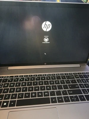 Ноутбук HP ProBook 450 G9 15,6 дюйма твердотельный накопитель 512 ГБ, Intel Core i7 11-го поколения, 32 ГБ RAM - Изображение 1 из 4