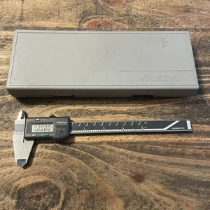 MITUTOYO 500-133 DIGITAL CALIPER .0005" / .01 MM - Picture 1 of 8