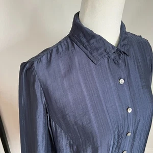 J.Jill kleine leichte Tencel-Bluse mit Knopfleiste marineblau Langarm Ton in Ton-Streifen - Bild 1 von 10