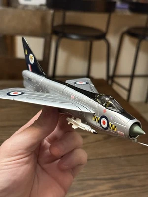 Corgi EE Lightning F.Mk.1a XM143 74 Sqd RAF "Tigers" AA32301 (Leer) Foto 1 de 4