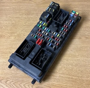 10 11 Range Rover Sport Discovery LR4 Front Relay Fuse Box AH22 14F041 BH* OEM - Picture 1 of 5