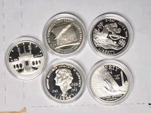 Lot Of 5 US COMMEMORATIVE SILVER DOLLARS1 90% SILVER BU COINS IN CAPSULES. - Picture 1 of 12