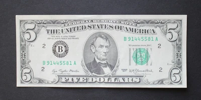 1977  $5 New York Federal Reserve Note/F-1974B/uncirculated/FREE SHIPPING! - Image 1 of 4