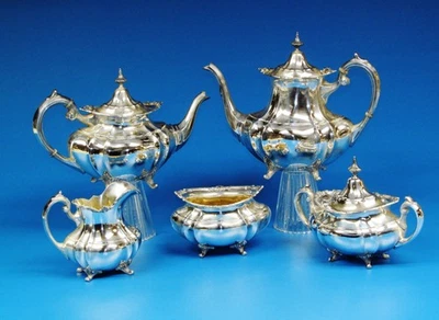 Juego de té y café Hampton Court de Reed & Barton esterlina de 5 piezas. 2695,1 gramos Foto 1 de 4