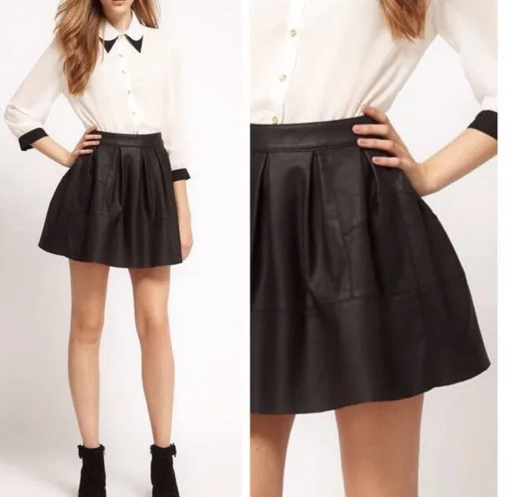 Minifalda patinadora L'Amour Nanette Lepore negra plisada de cuero sintético talla M Foto 1 de 4