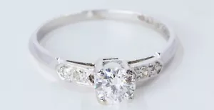 Diamant Verlobungsring mit runden brillanten Seiten im Platin Einzelhandel $ 1.300 - Bild 1 von 9