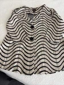 Chaqueta ligera con botones texturizada manga tres cuartos múltiple tostada/negra - Imagen 1 de 10