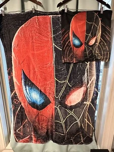 Amazing Spider Man Silky Soft Throw Blanket 40 X 50 inches with a pillow case - Picture 1 of 3