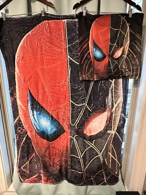 Amazing Spider Man Silky Soft Throw Blanket 40 X 50 inches with a pillow case - Image 1 of 3