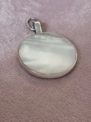 Large Vintage Silver 925 White Mother Of Pearl Round Pendant - Image 1 of 4
