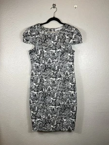 Vestido Vaina Carolina Herrera Manga Corta Estampado Encaje y Mosaico Negro 12 - Imagen 1 de 11