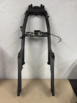 12-21 Kawasaki Ninja ZX14 Subquadro Traseiro Subquadro Reto Fabricante de Equipamento Original #0212 - Imagem 1 de 4