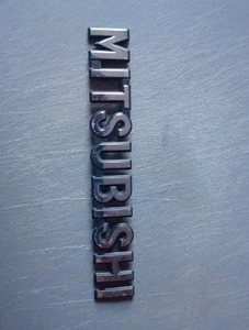 Mitsubishi Carisma DA2A (96-99) Emblem Schriftzug MITSUBISHI #42965-B270 - Bild 1 von 2