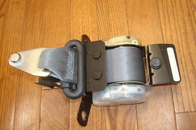 2001-2004 HONDA ODYSSEY OEM REAR 3rd Row Left Roof Seat Belt Retractor Gray Foto 1 de 4