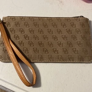 Dooney & Bourke NEW Signature Canvas Leather Slim Wristlet Brown - Picture 1 of 3