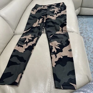 Legging Noli Guerra - Estampado Camuflaje Brillante Beige, Verde, Negro, Mediano. - Imagen 1 de 5