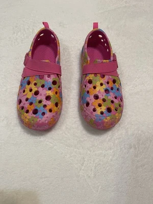 女孩 Western Chief 防水粉色花卉鞋 2 码 — 第 1/4 张图片