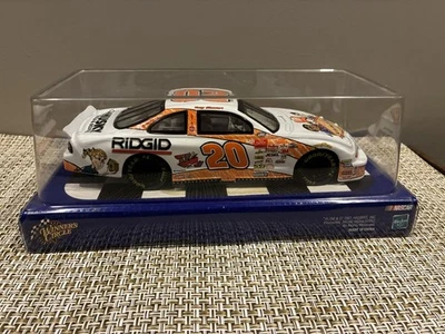 Winner's Circle Nascar 1:24 #20 coche de carreras rígido fundido a presión en estuche transparente Foto 1 de 2