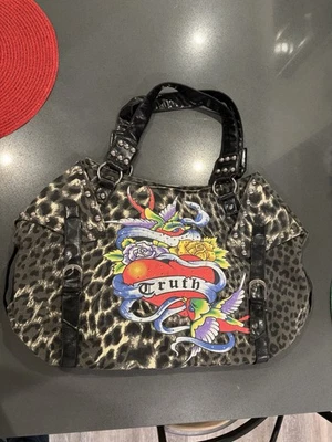 Bolso de mano Ed Hardy estampado de leopardo con gráfico de tatuaje Foto 1 de 4