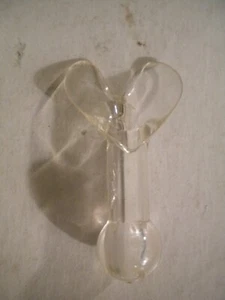 Florero boutonniere de 2,5 pulgadas con brote de solapa de plástico - Imagen 1 de 2