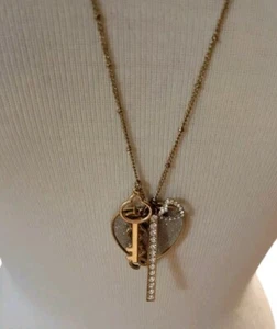 Goldfarbene Kette Anhänger Halskette Liebe Herzen funkelt - Bild 1 von 5