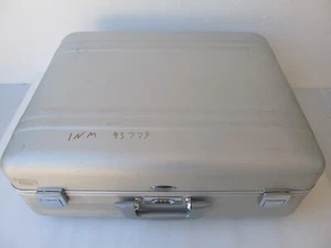 Large ZERO HALLIBURTON Aluminum Briefcase Silver w/ Combo Lock 21" x 17" x8" - Picture 1 of 12