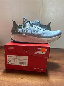 New Balance 1080W11 Damengröße 10,5 hellblau/grau/weiß Laufschuh neu mit Etikett - Bild 1 von 6