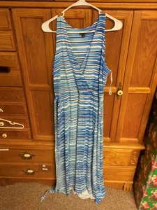 Ann Taylor Women’s Size Medium Sleeveless V Neck Blue White Striped Dress - Picture 1 of 3