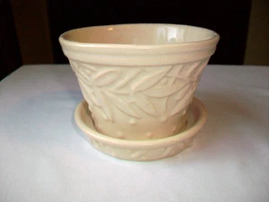 OLLA DE CERÁMICA MCCOY VINTAGE CON PLATILLO JARDINERA ADJUNTA 3x4" HOJAS Y BAYAS - Imagen 1 de 11