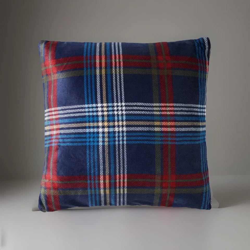 Almohada de felpa con estampado a cuadros Cuddl Duds. 20”x20”. Multicolor. Nuevo con etiquetas Foto 1 de 1