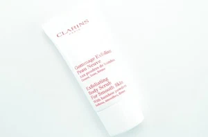 CLARINS EXFOLIATING BODY SCRUB FOR SMOOTH SKIN 100ml BRAND NEW - Picture 1 of 1