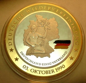 03.10.1990 BRD-Karte neue Bundesländer Nationalhymne Ø 70mm 110g Gold vered PP - Bild 1 von 2