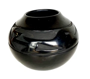 Hand Created Black Avanyu Pottery Bowl, by Mida Tafoya Santa Clara Pueblo, 8" - Picture 1 of 13
