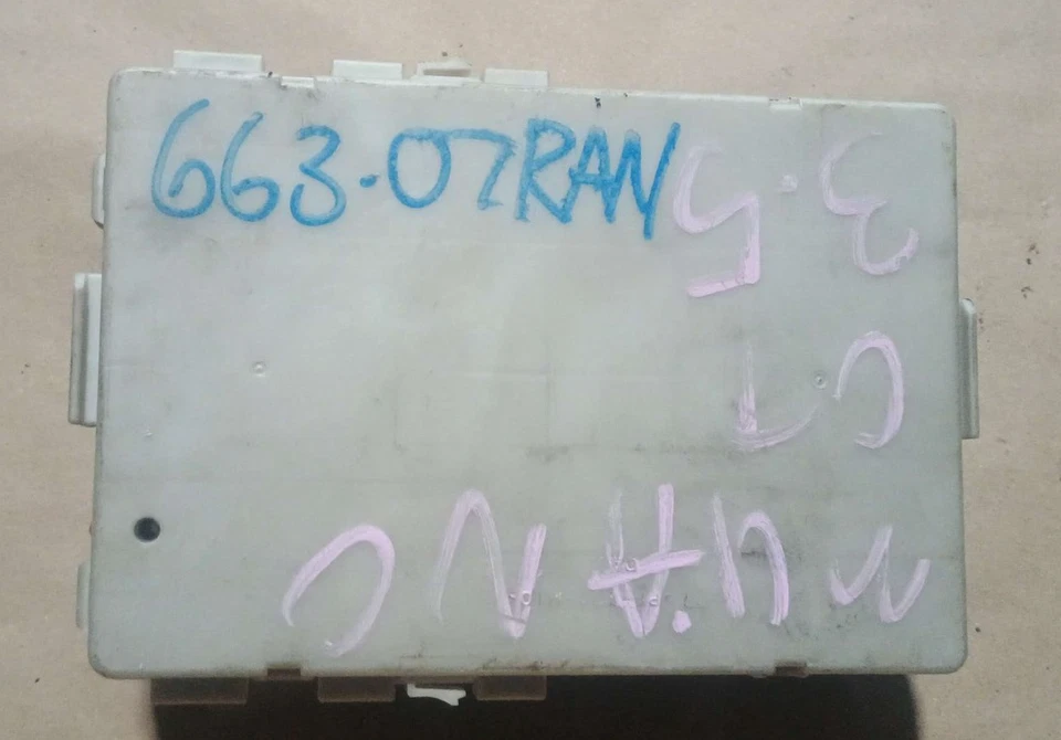 Bloque de caja de relé de fusibles de cabina interior de 3,5 L para Nissan Murano 2003-2007 OEM Foto 1 de 4