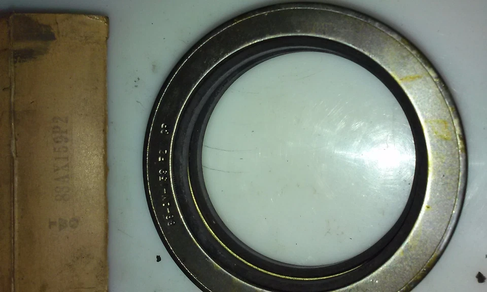 PAIR CR / Mack 88AX159P2 seals  - Image 1 of 1