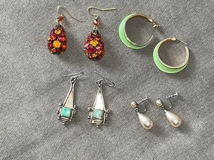 Lot Of 4 Pair Vintage Earrings-Turquoise/Silver/Rhinestone/Go-Go/Pearl Drop - Picture 1 of 12