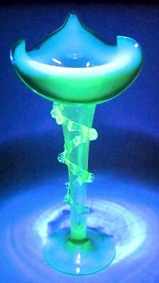 Jack in the Pulpit' Calla Lily Flower Shape Art Uranium Vaseline Glass Vase - image 1 of 4