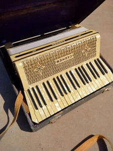 Antique Carmen White Pearl Accordion With Case Vintage Tested - Picture 1 of 7