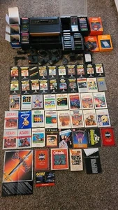 Großes Atari 1500 Spiele Lot.43 Spiele 9 Controller + Spielhandbücher - Bild 1 von 17