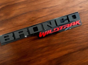 1 pieza Rojo Bronco Wildtrak Guardabarros Puerta Trasera Emblema Insignia Bronco Emblema Bronco - Imagen 1 de 1